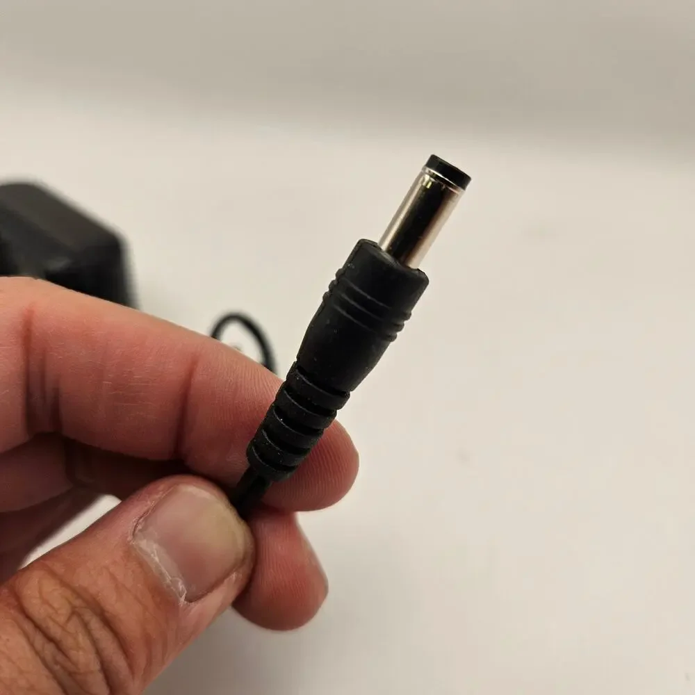 SWITCHING ADAPTOR MODEL:FJ-SW1161200500DU INPUT:100-240V 50/60Hz 0.3A Max